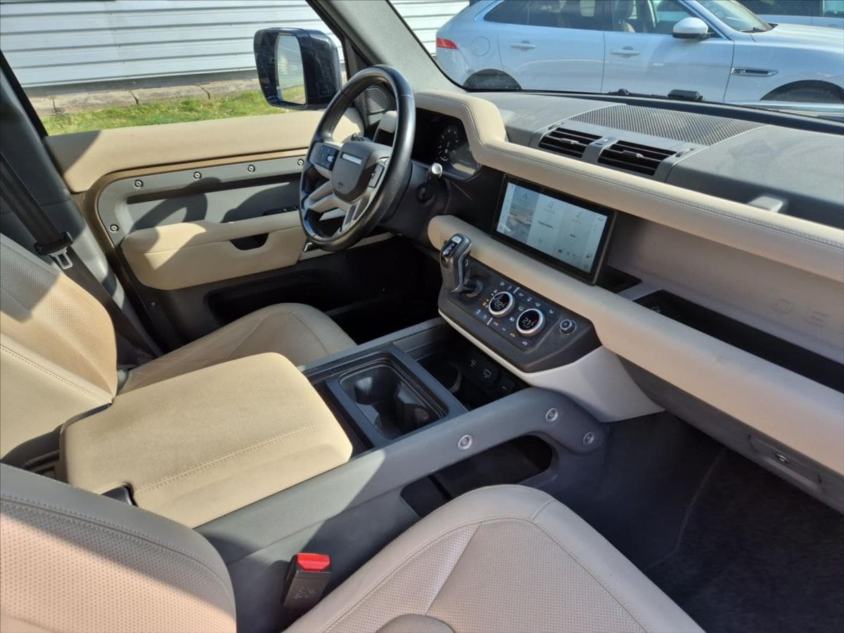 2022 Land Rover Defender - 13