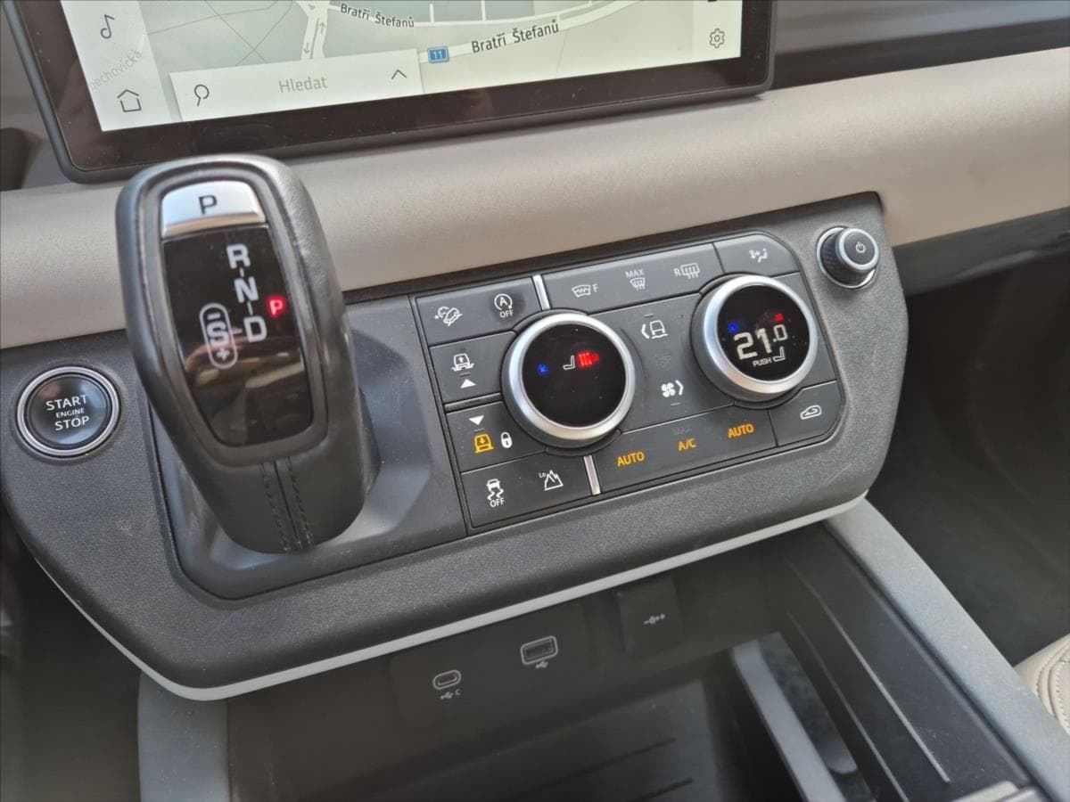 2022 Land Rover Defender - 16