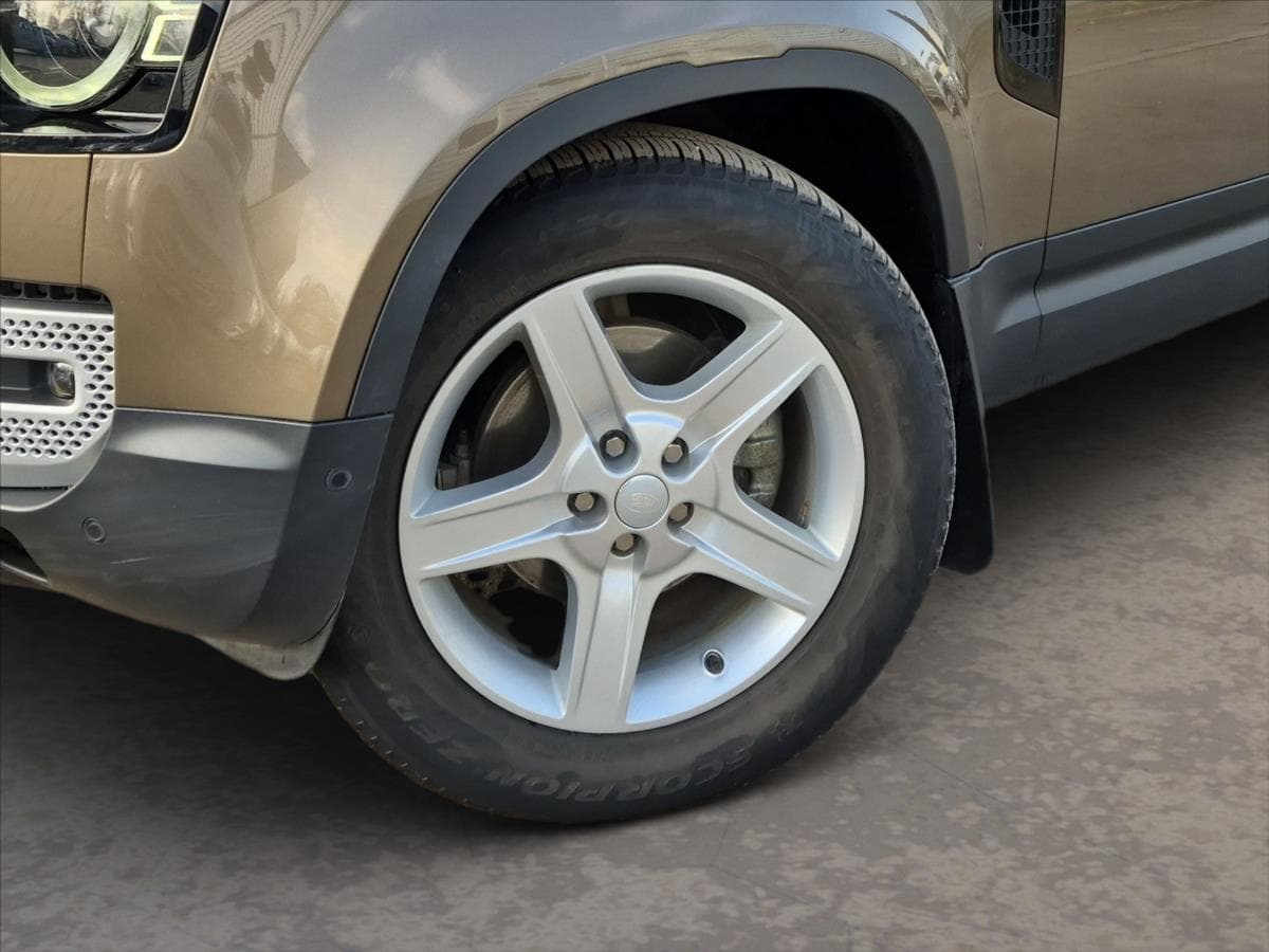 2022 Land Rover Defender - 6