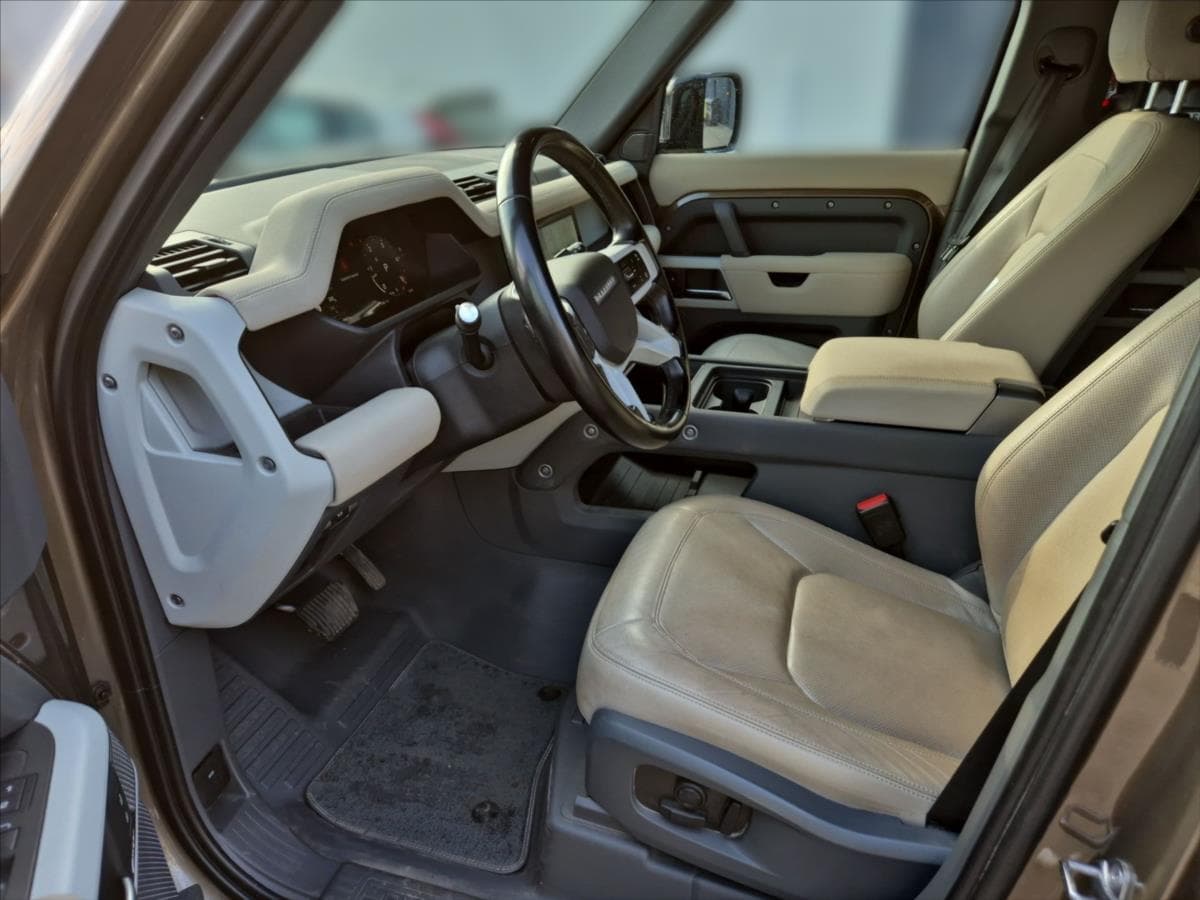 2022 Land Rover Defender - 7