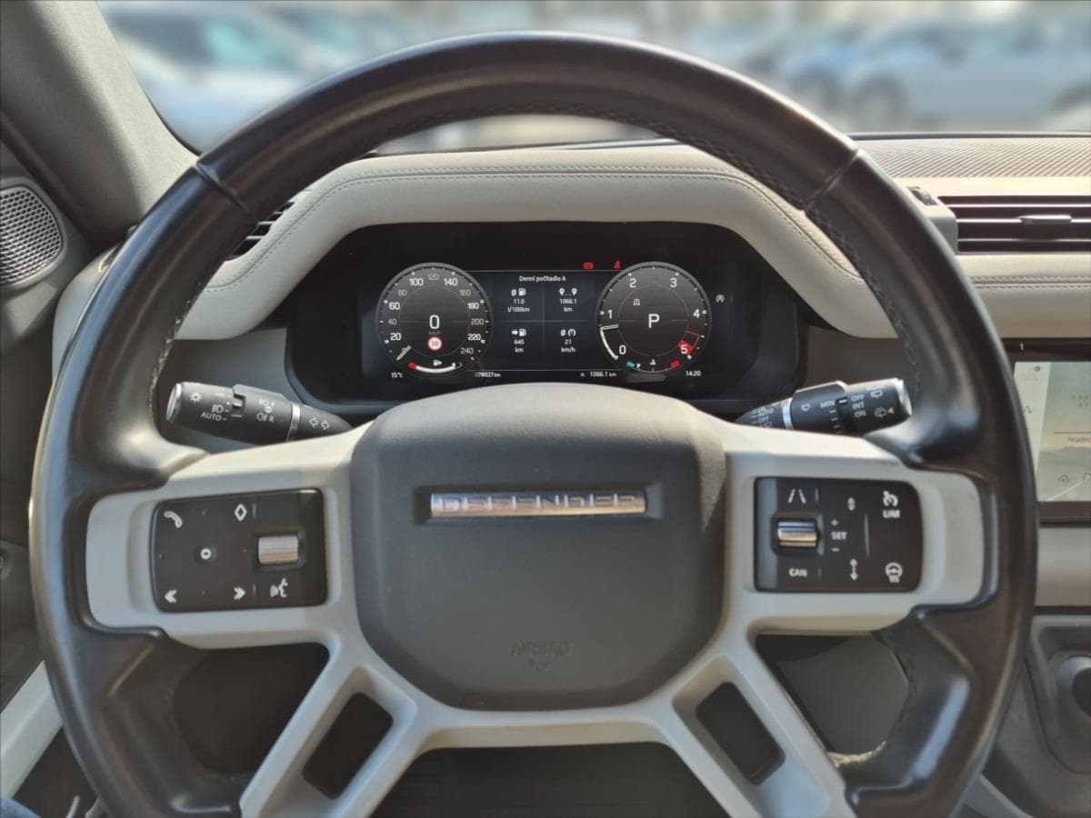 2022 Land Rover Defender - 8