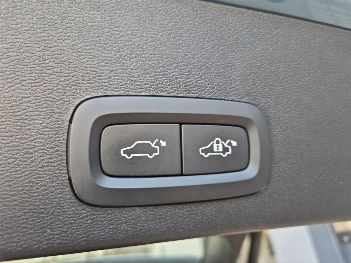 2022 Volvo XC40 - 12