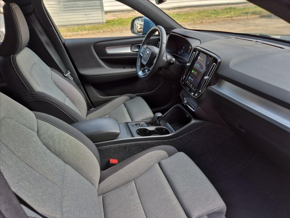 2022 Volvo XC40 - 13