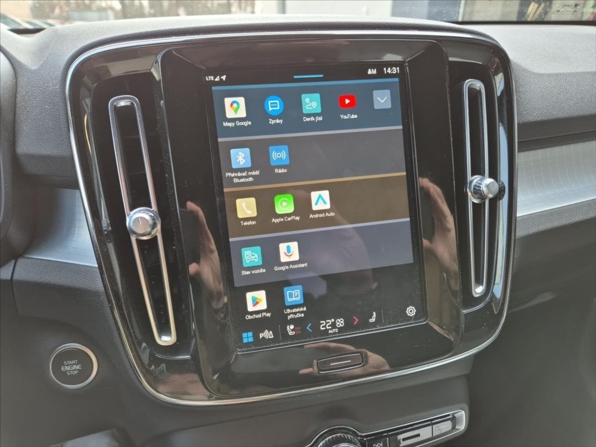 2022 Volvo XC40 - 16