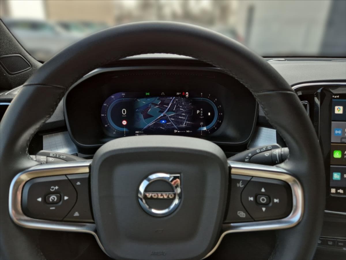 2022 Volvo XC40 - 8