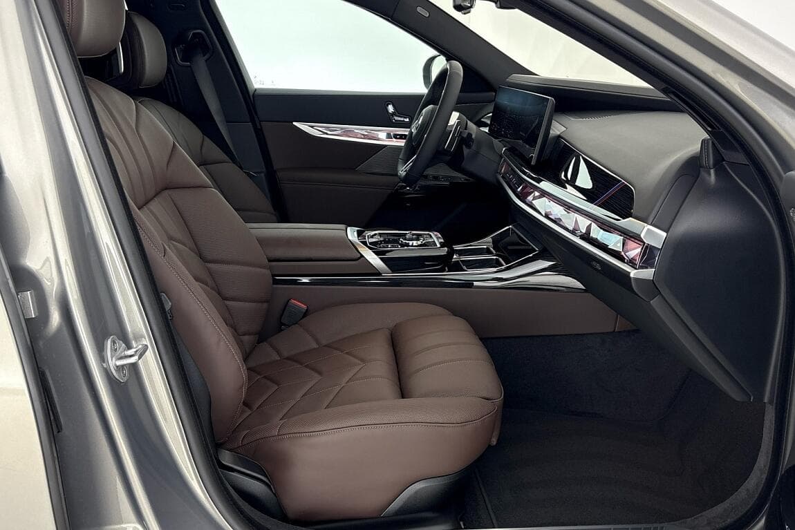 2026 BMW 7-Series - 13