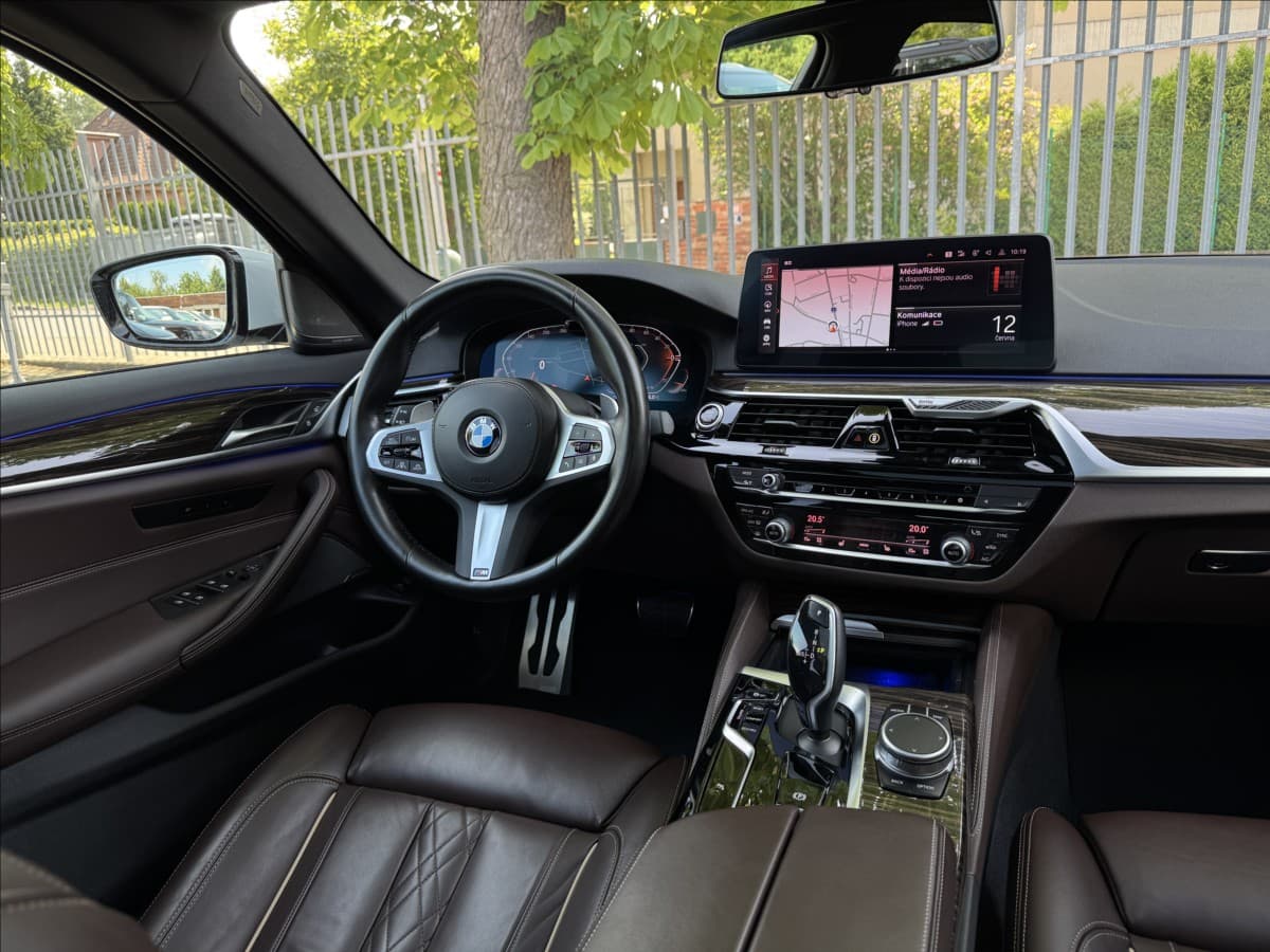 2022 BMW 5-Series - 15