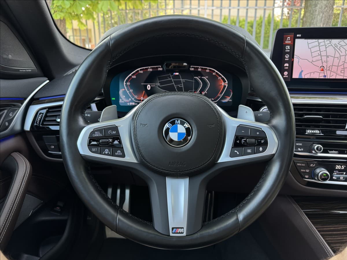 2022 BMW 5-Series - 16