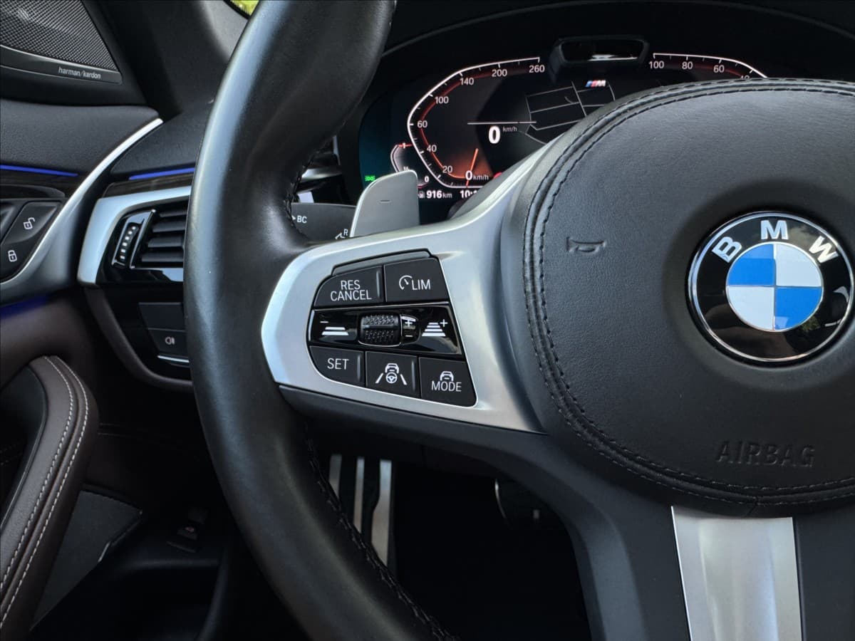 2022 BMW 5-Series - 18