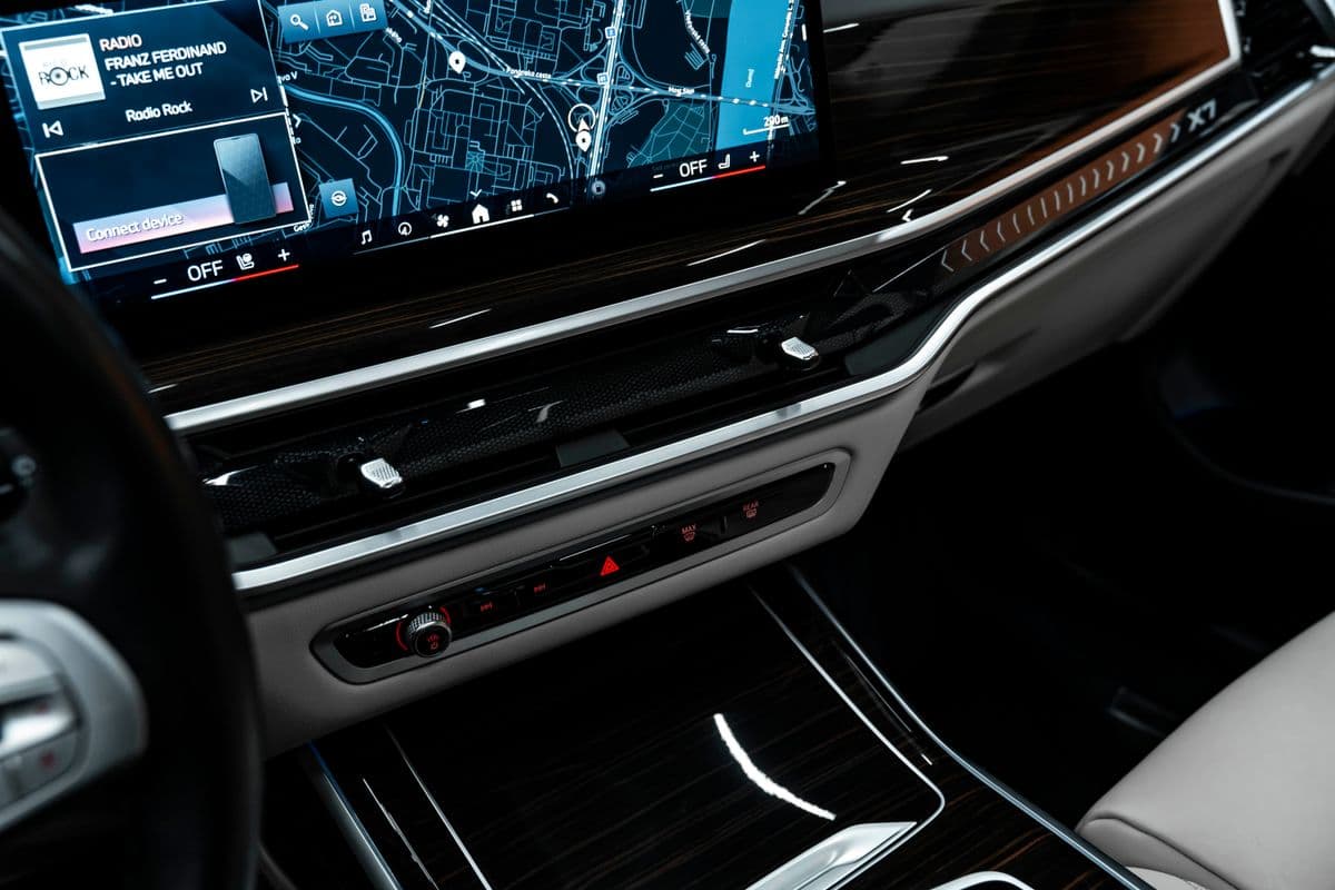 2023 BMW X7 - 12