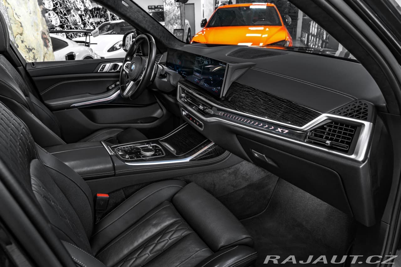 2023 BMW X7 - 11