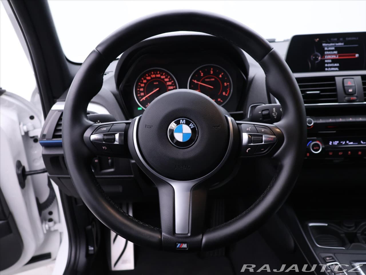 2015 BMW 1-Series - 16