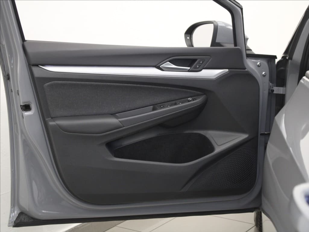 2023 Volkswagen Golf - 18