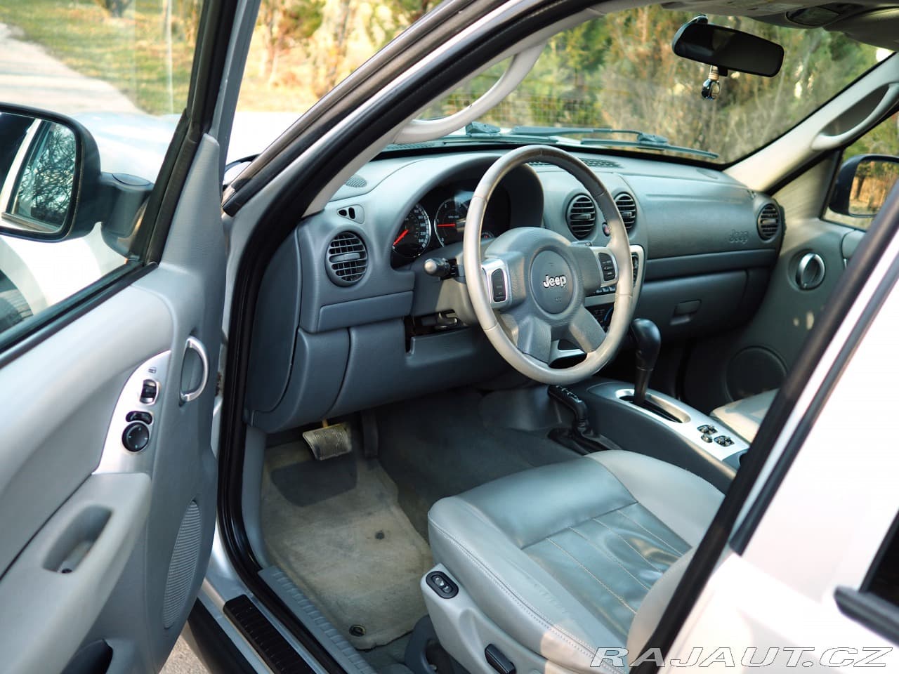 2006 Jeep Cherokee - 10