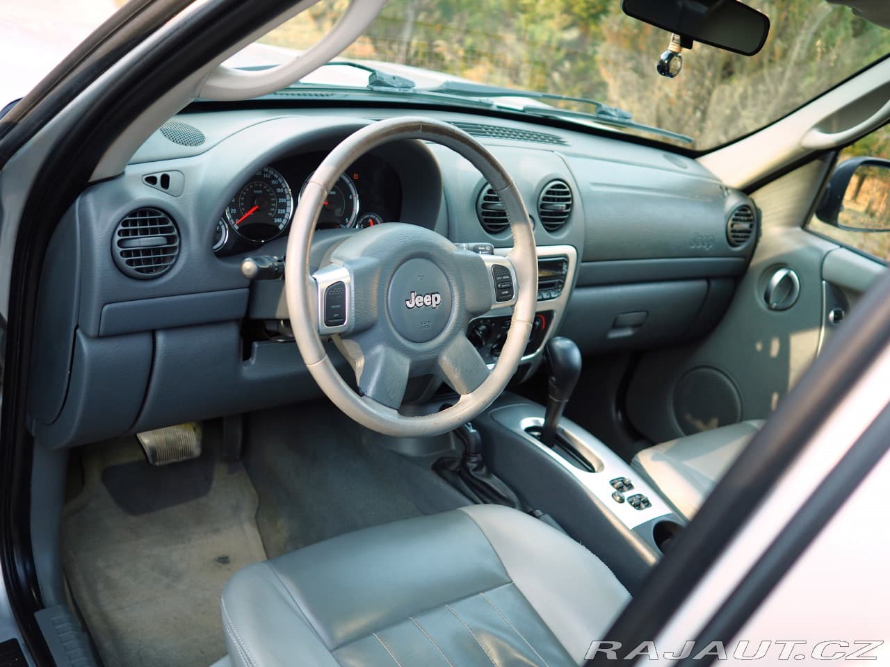 2006 Jeep Cherokee - 11