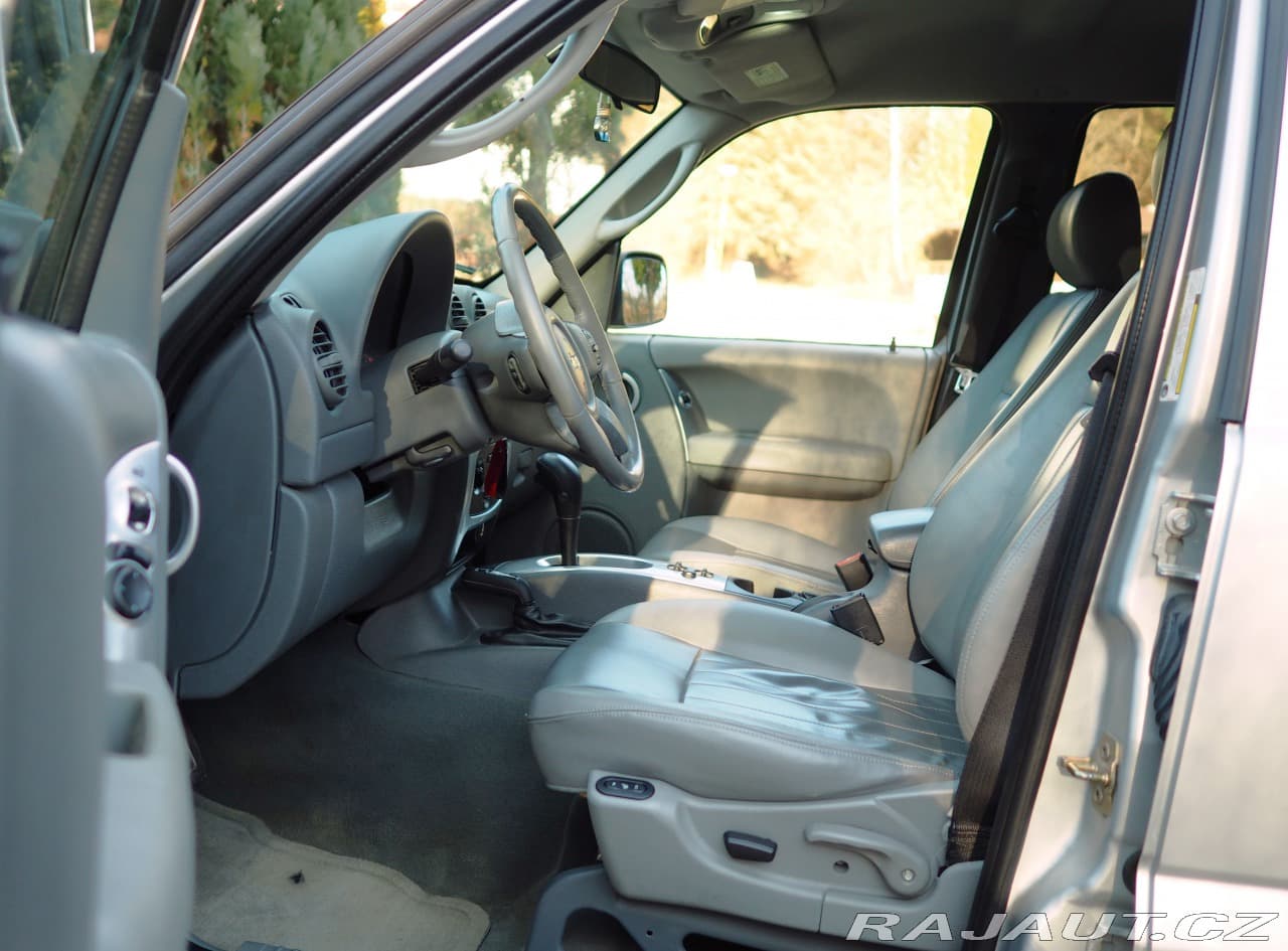 2006 Jeep Cherokee - 12