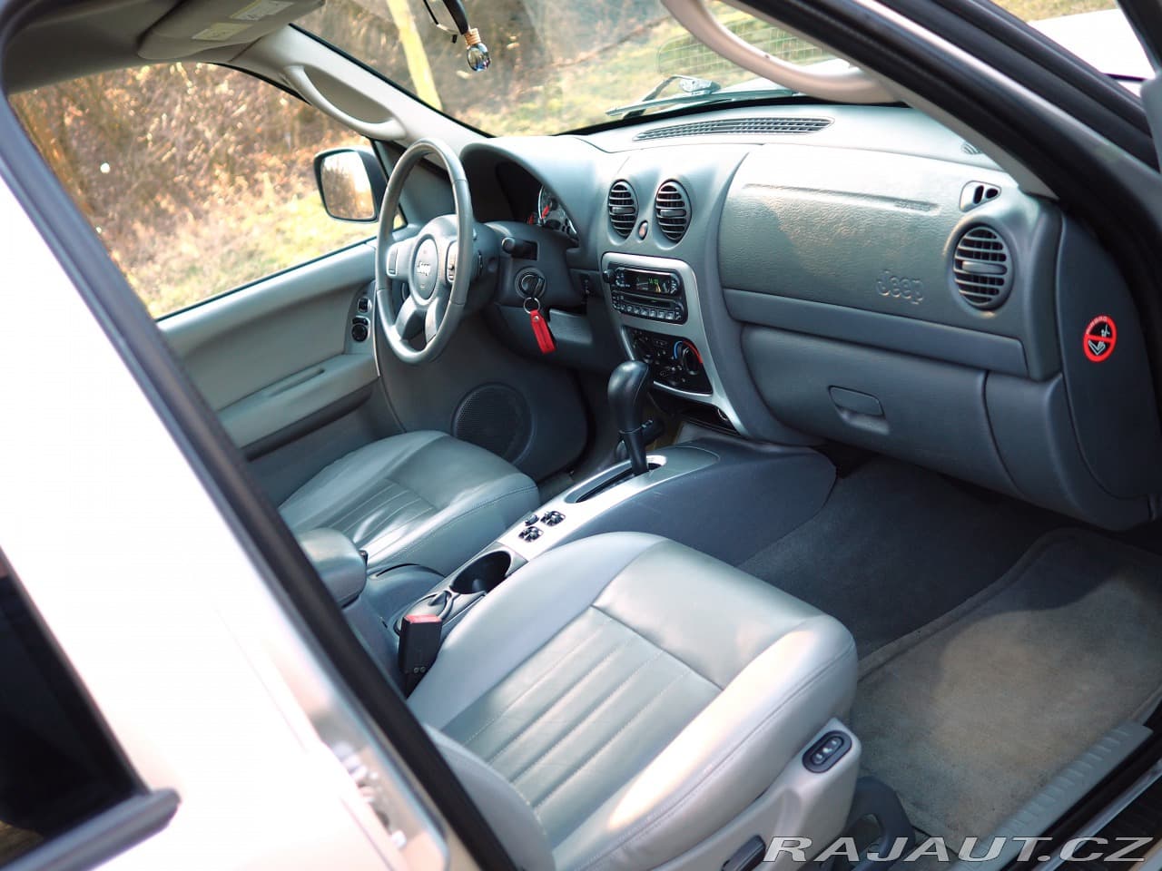 2006 Jeep Cherokee - 17