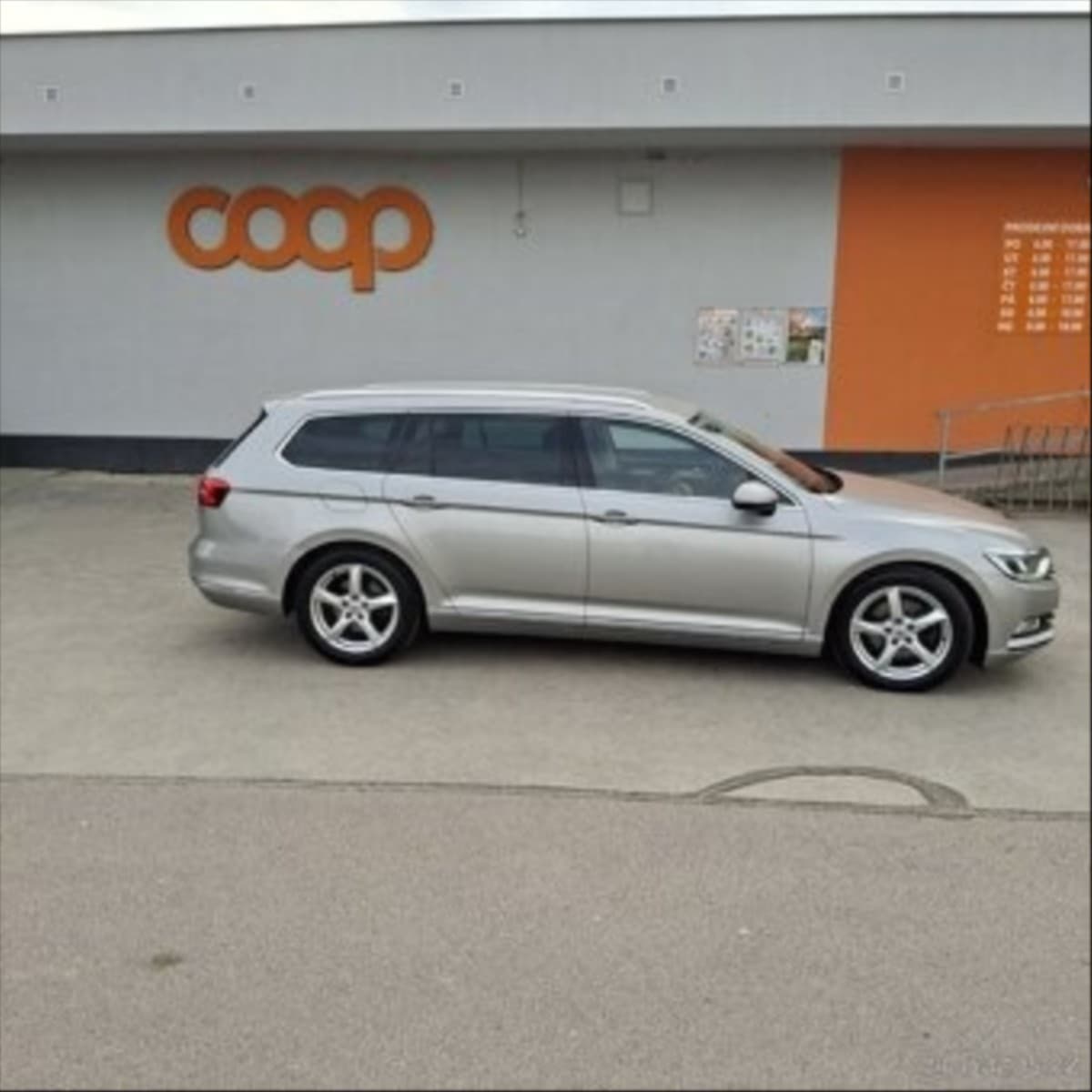 2017 Volkswagen Passat - 14