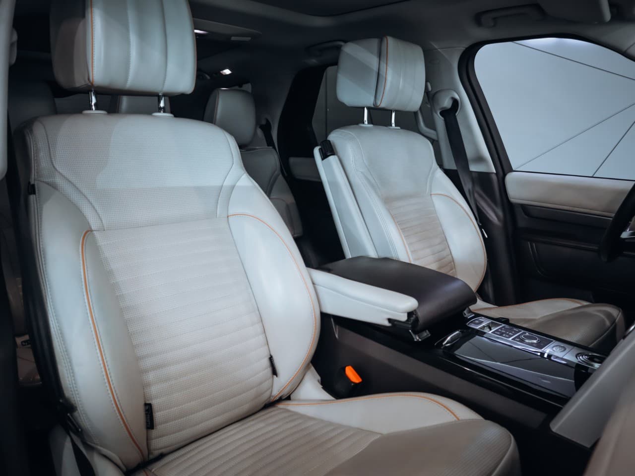 2018 Land Rover Discovery - 12