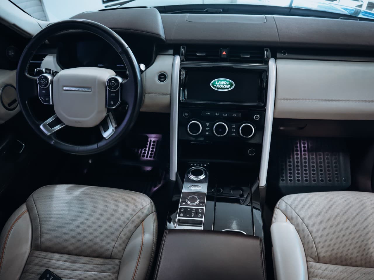 2018 Land Rover Discovery - 15