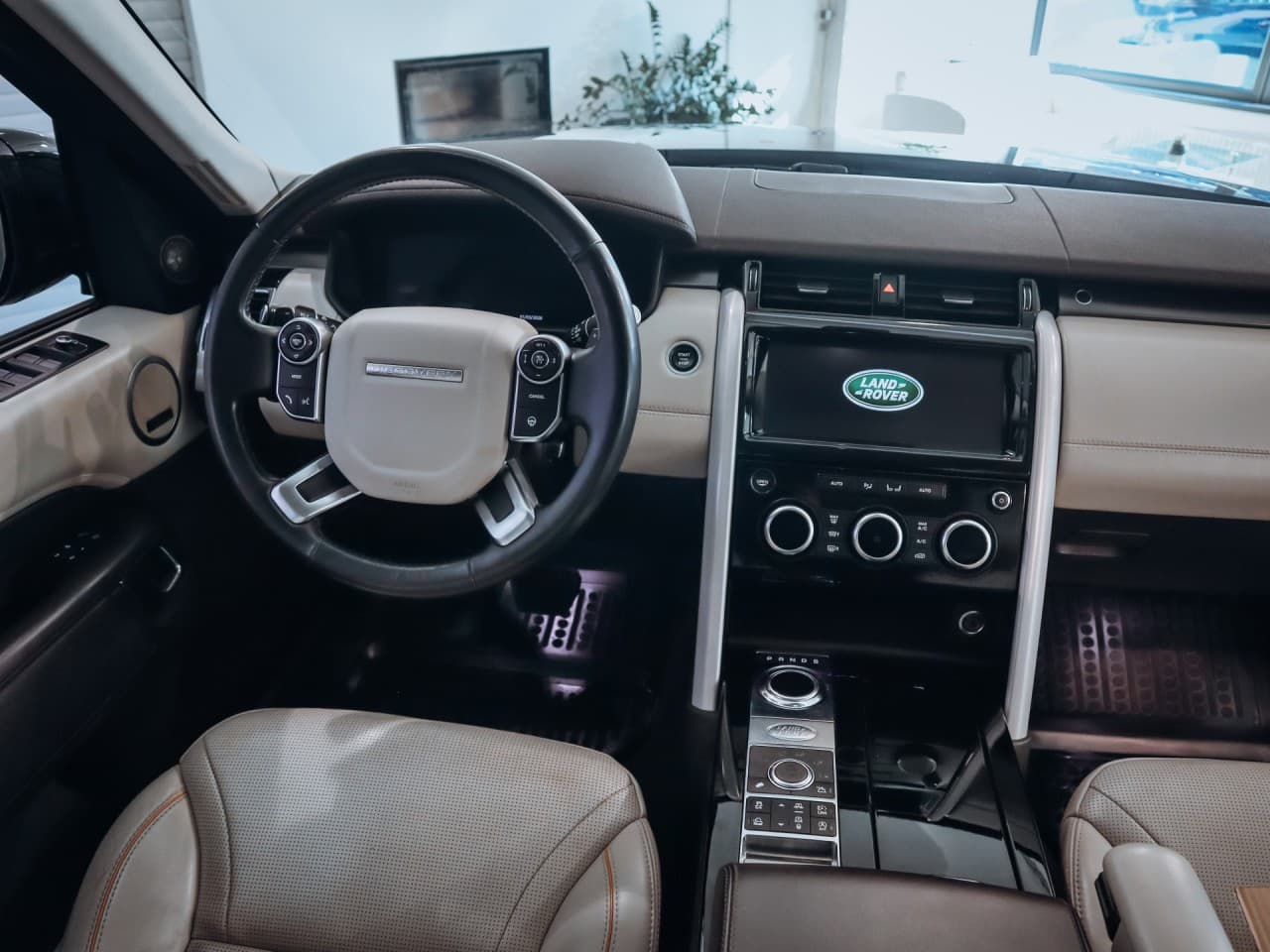 2018 Land Rover Discovery - 17