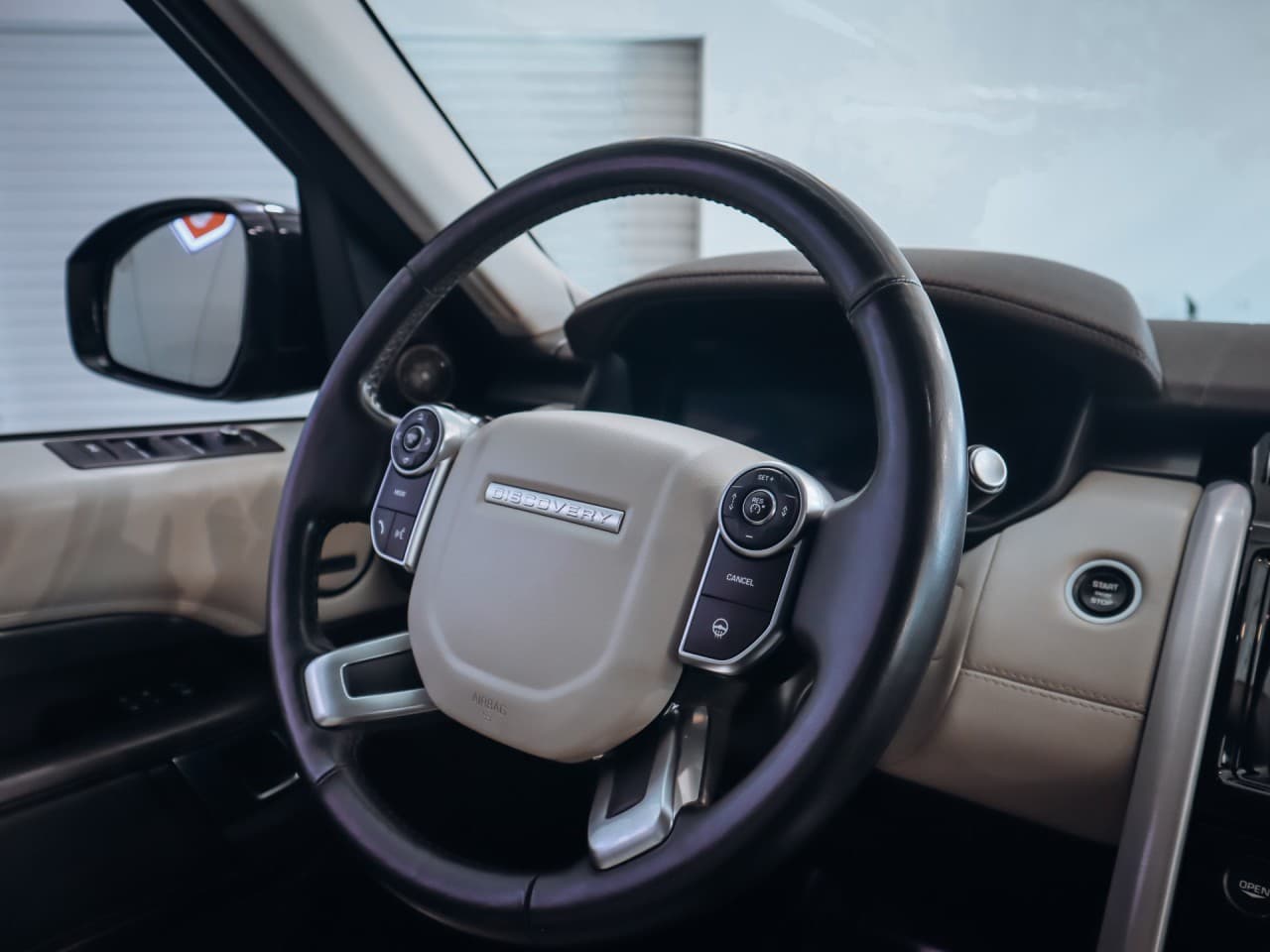 2018 Land Rover Discovery - 18