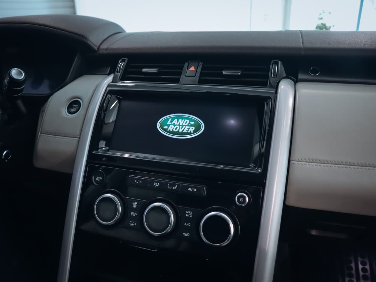 2018 Land Rover Discovery - 19