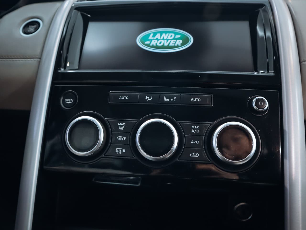 2018 Land Rover Discovery - 20