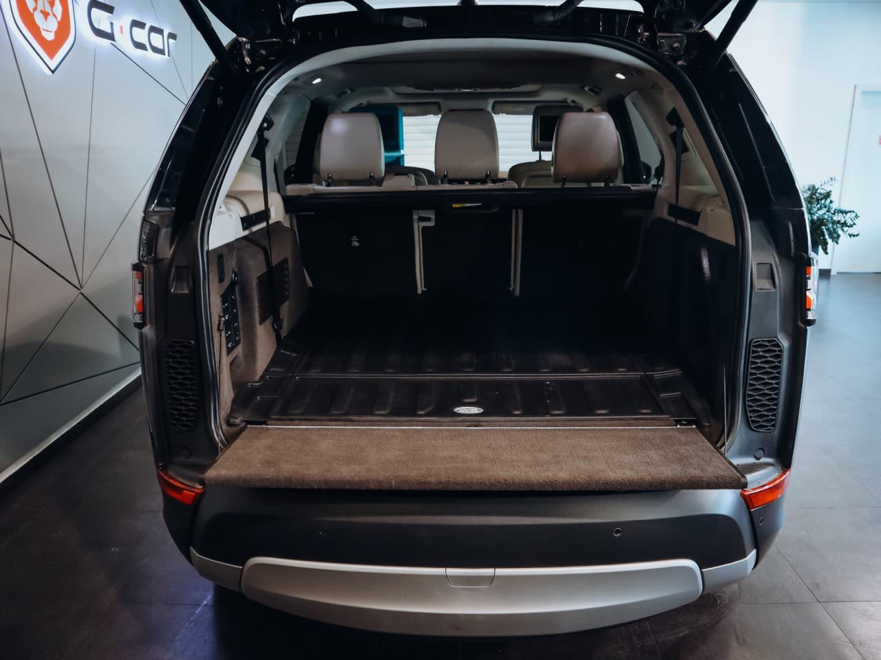 2018 Land Rover Discovery - 6