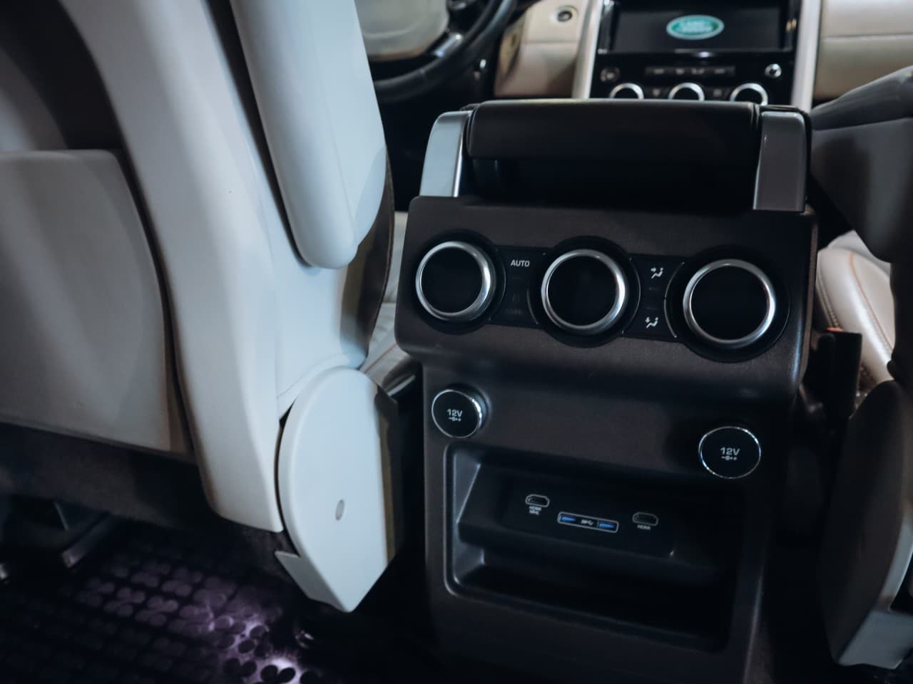 2018 Land Rover Discovery - 9