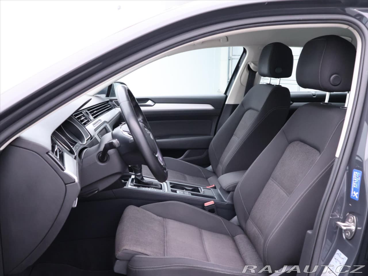 2015 Volkswagen Passat - 11