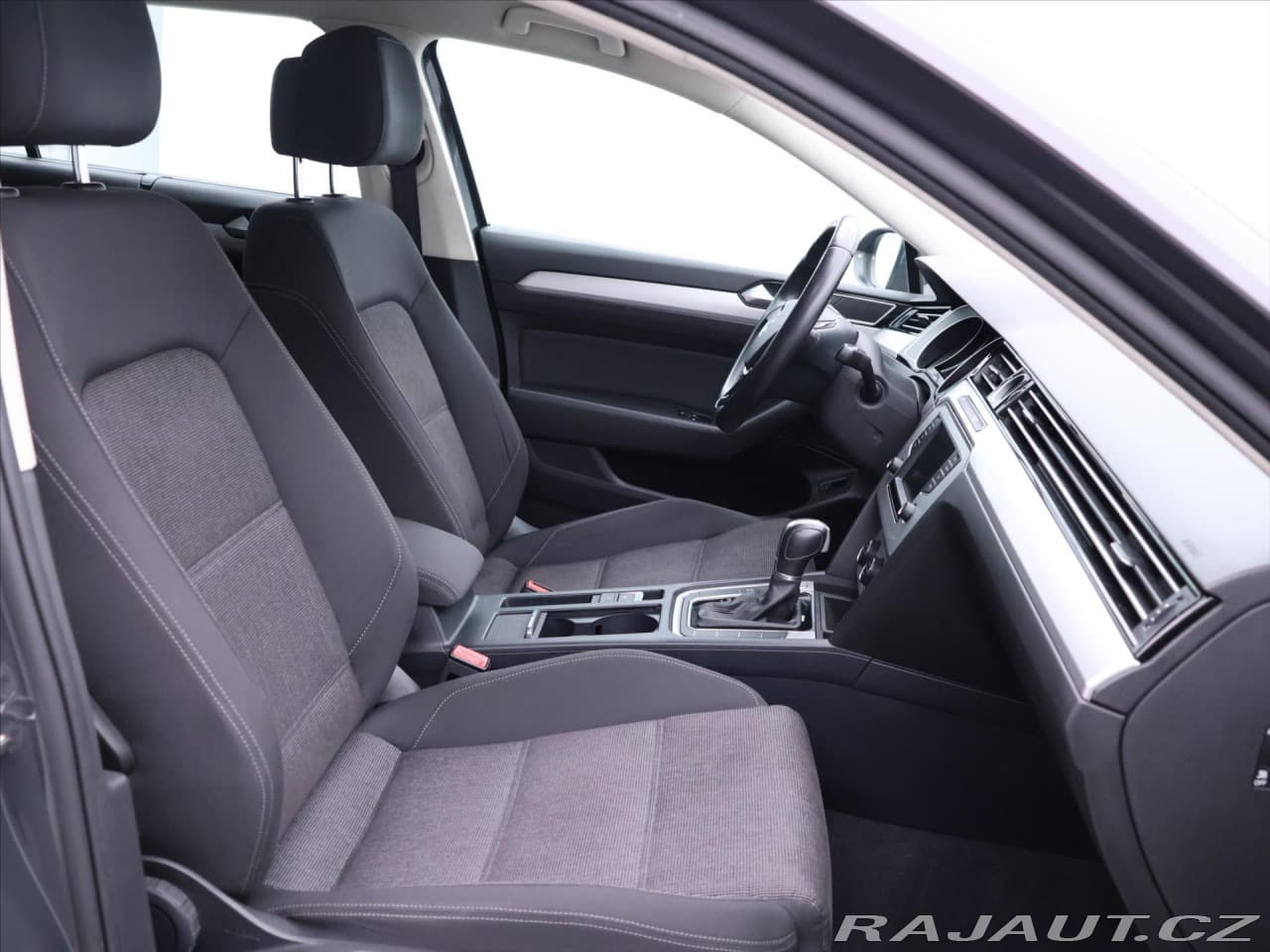 2015 Volkswagen Passat - 12