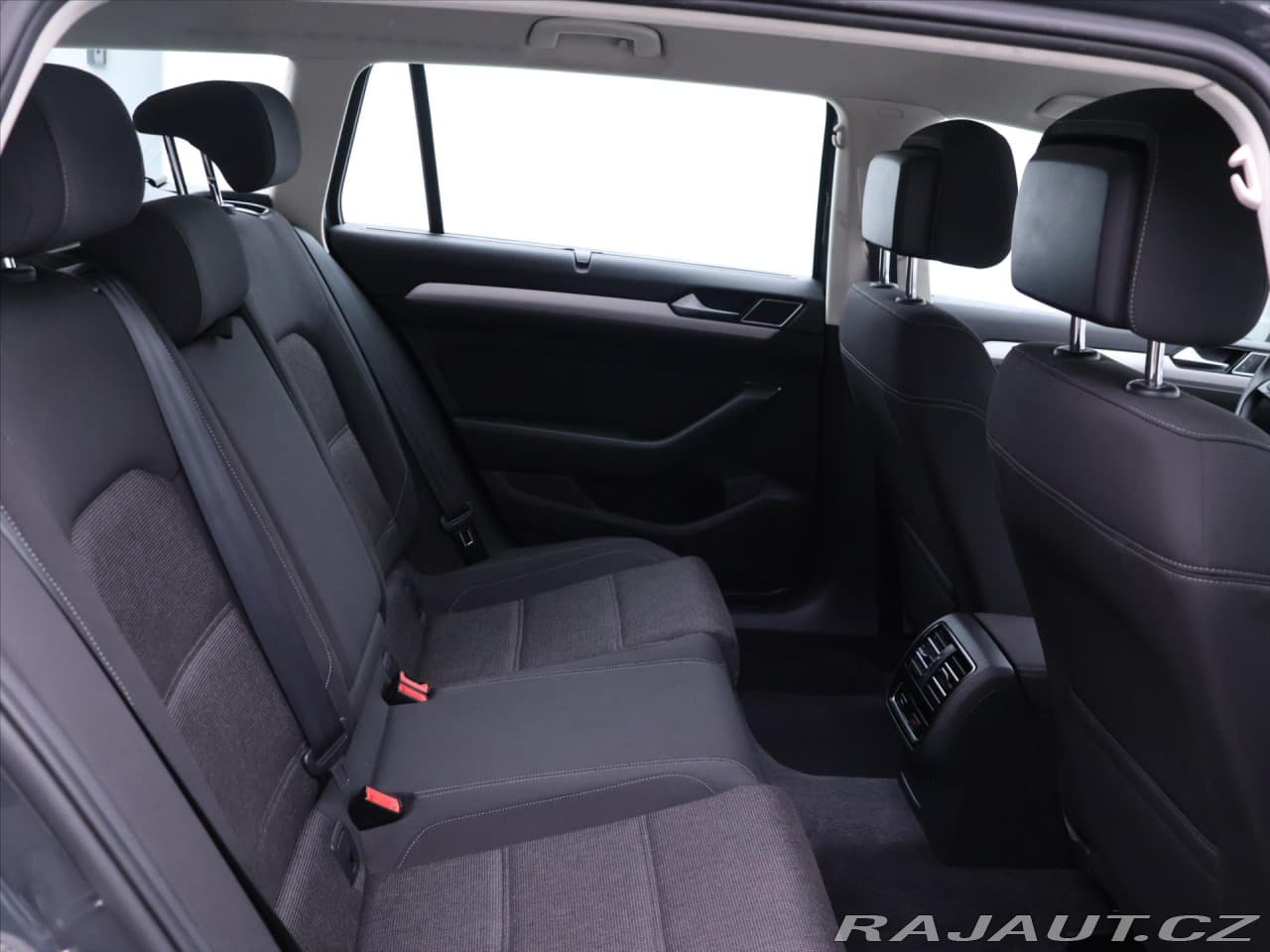 2015 Volkswagen Passat - 13