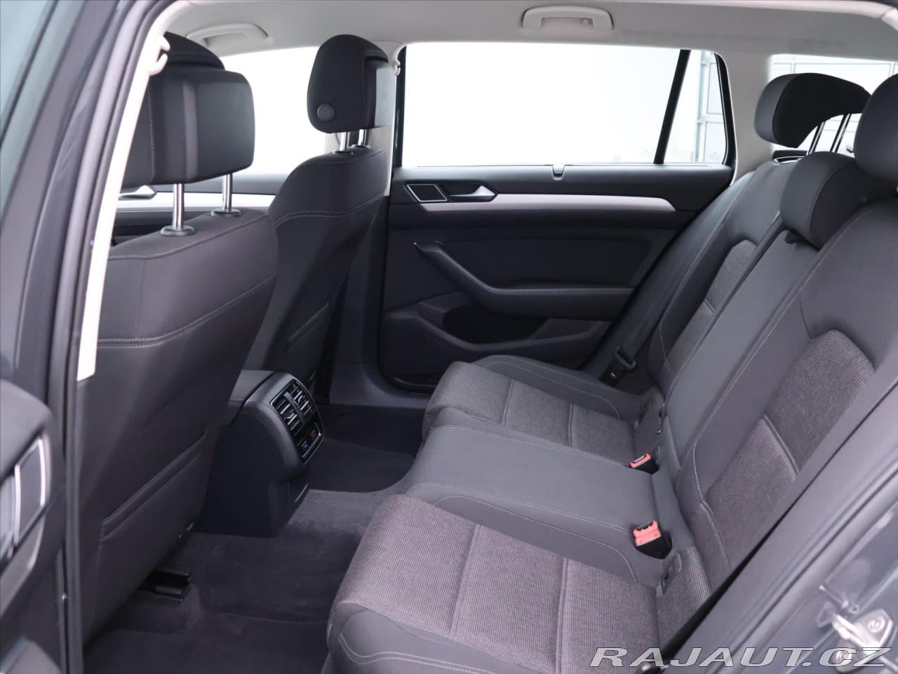 2015 Volkswagen Passat - 14