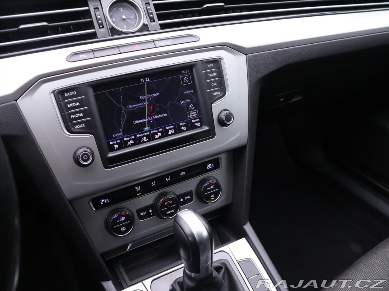 2015 Volkswagen Passat - 19