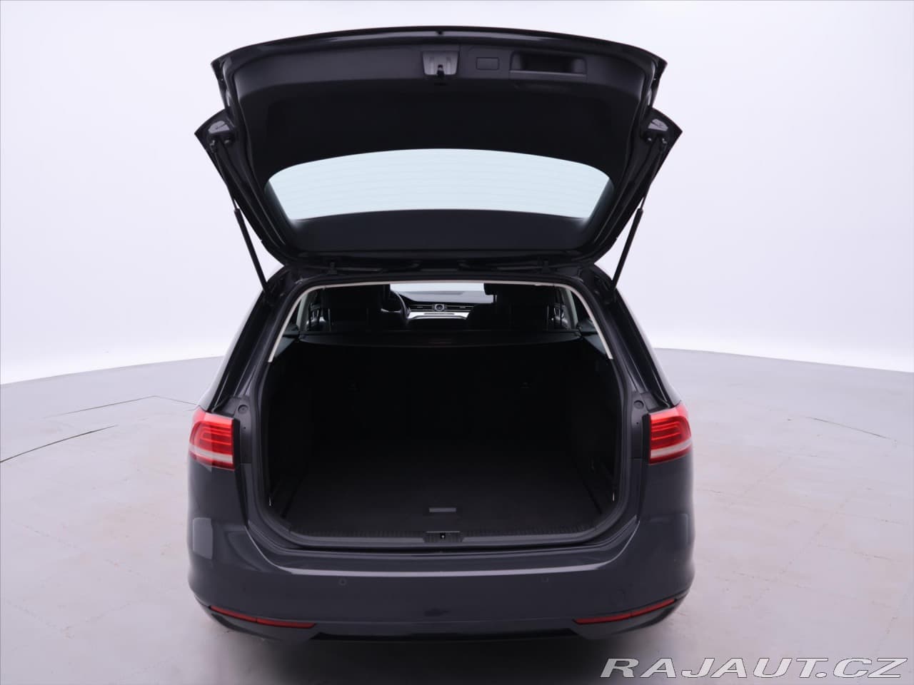 2015 Volkswagen Passat - 9