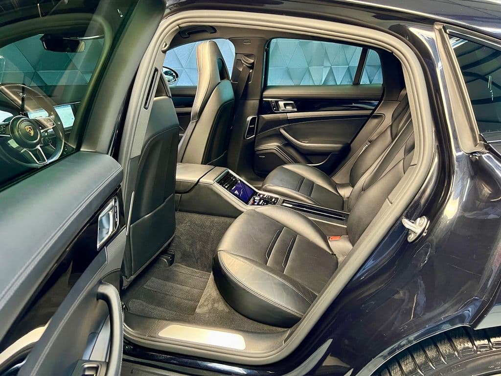 2017 Porsche Panamera - 11