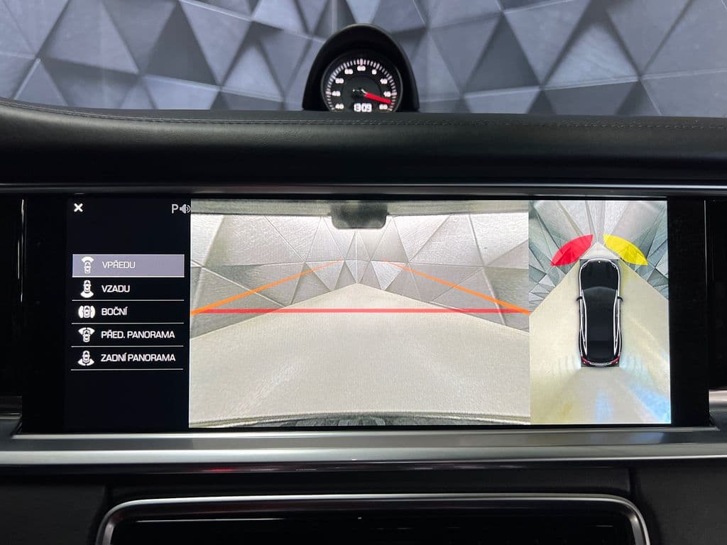 2017 Porsche Panamera - 15