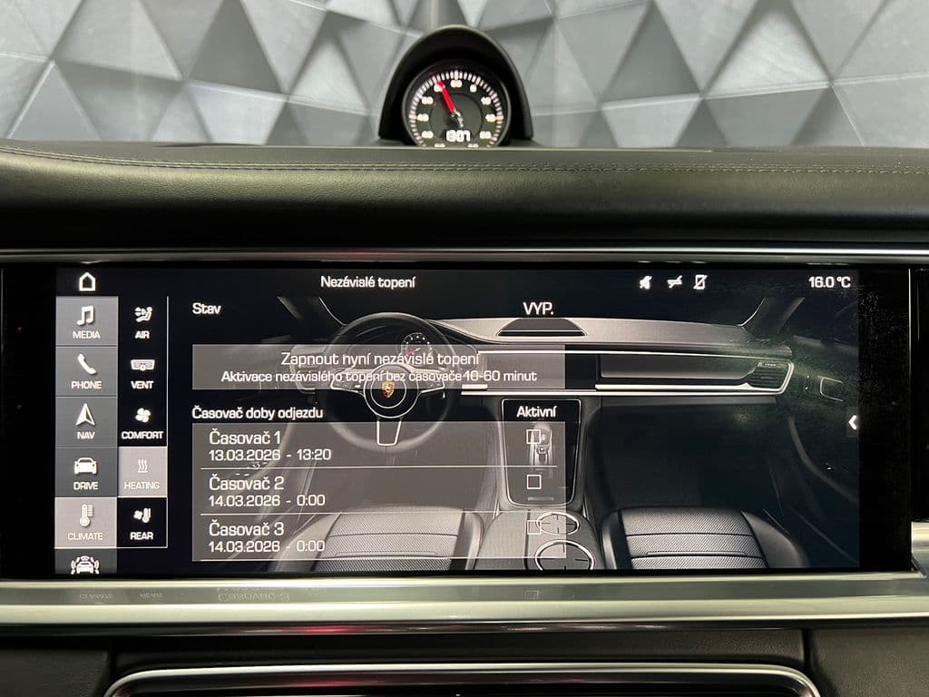 2017 Porsche Panamera - 17