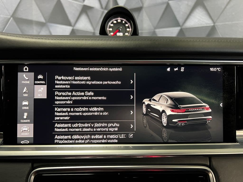 2017 Porsche Panamera - 20