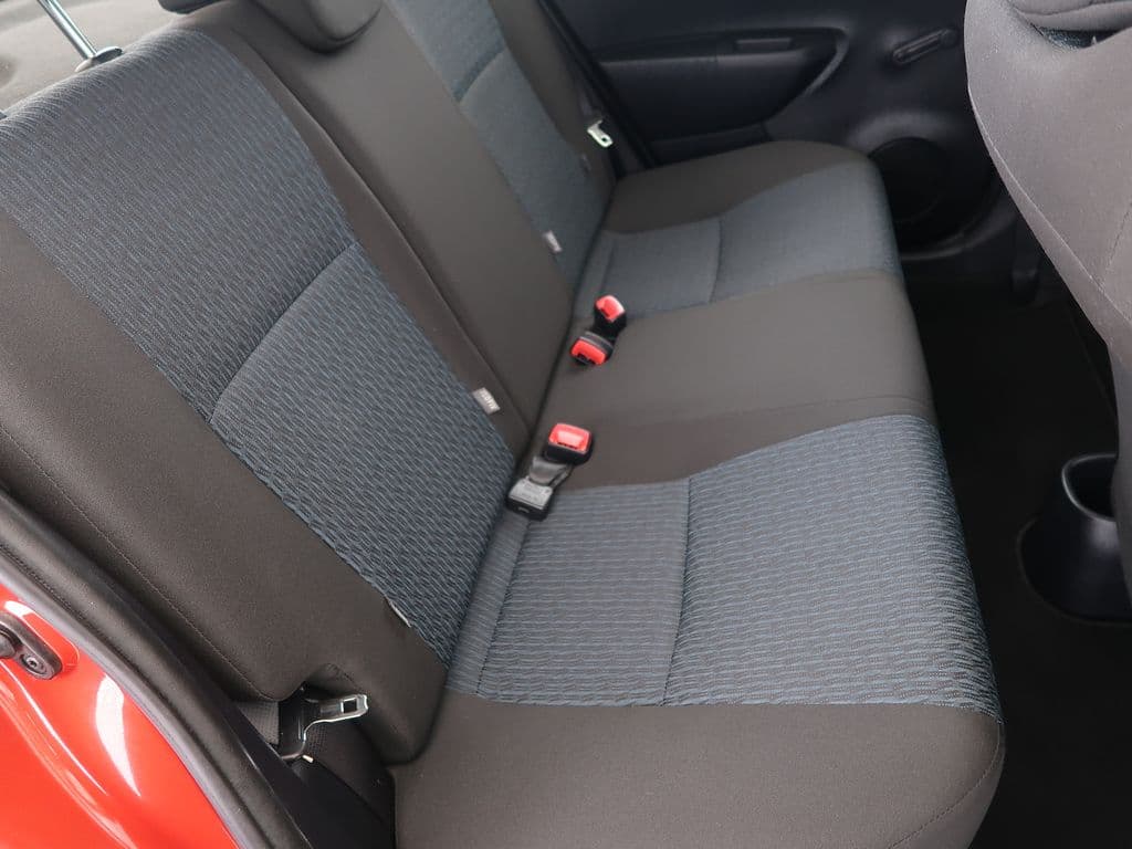 2012 Toyota Yaris - 12