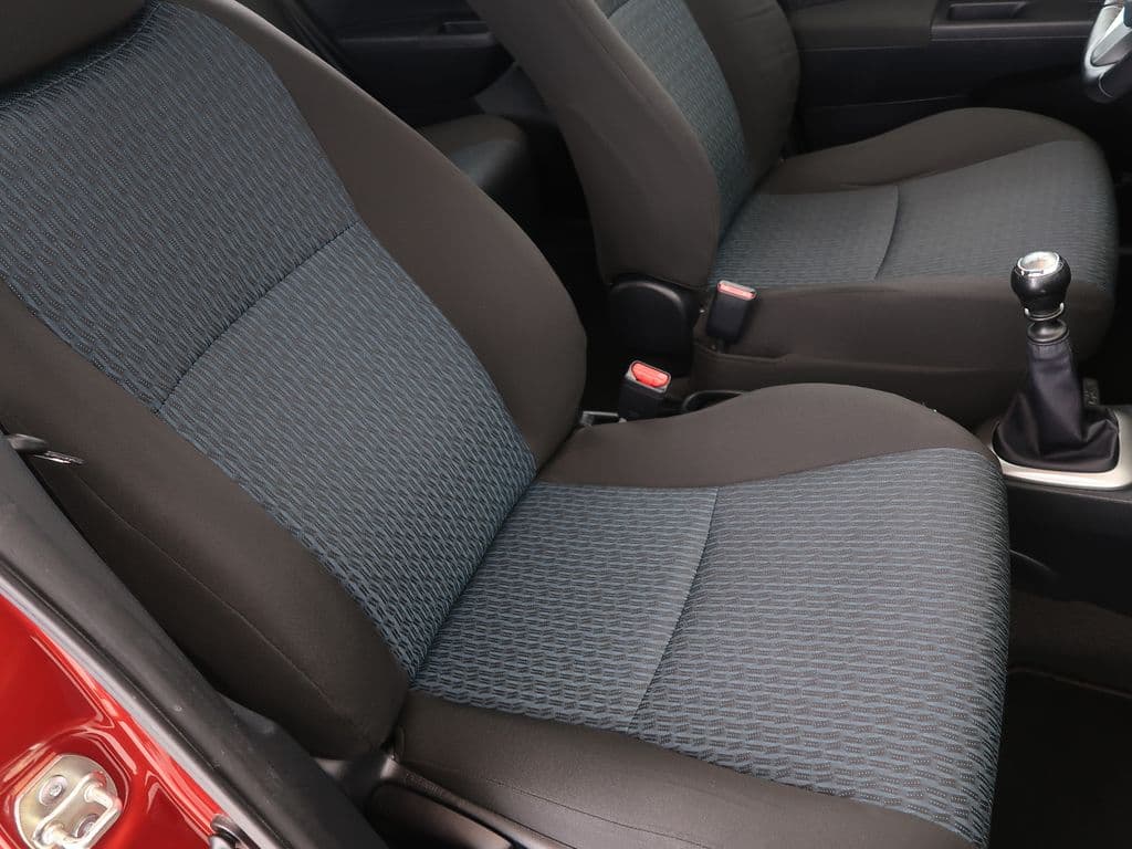 2012 Toyota Yaris - 13