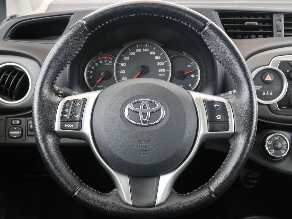 2012 Toyota Yaris - 14