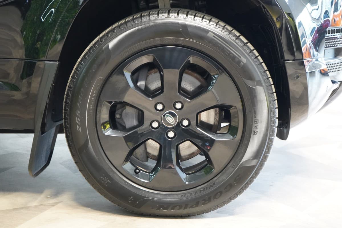 2022 Land Rover Defender - 10