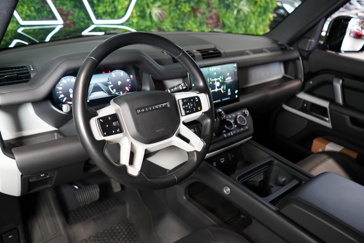 2022 Land Rover Defender - 11