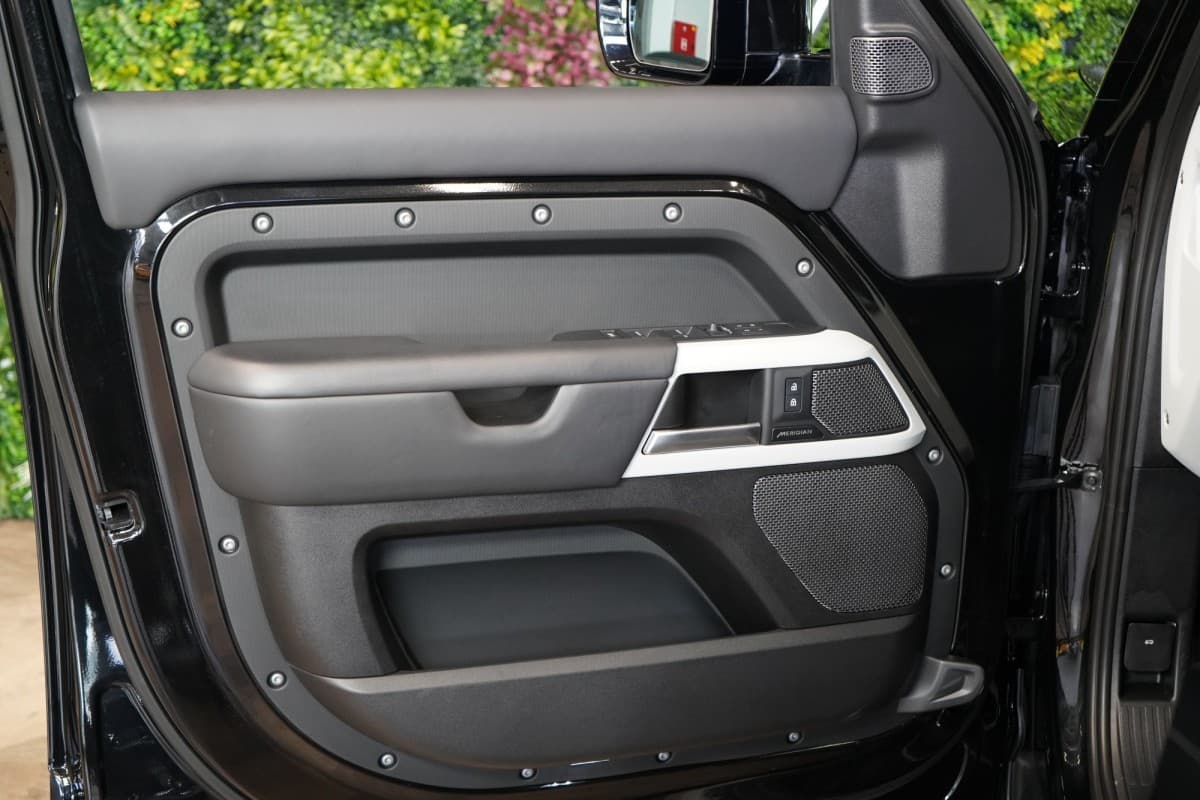 2022 Land Rover Defender - 13