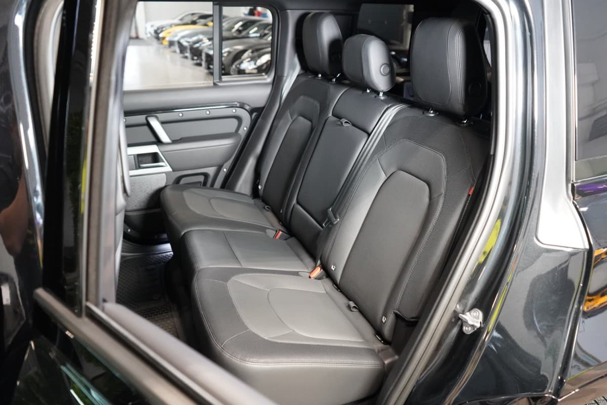 2022 Land Rover Defender - 16
