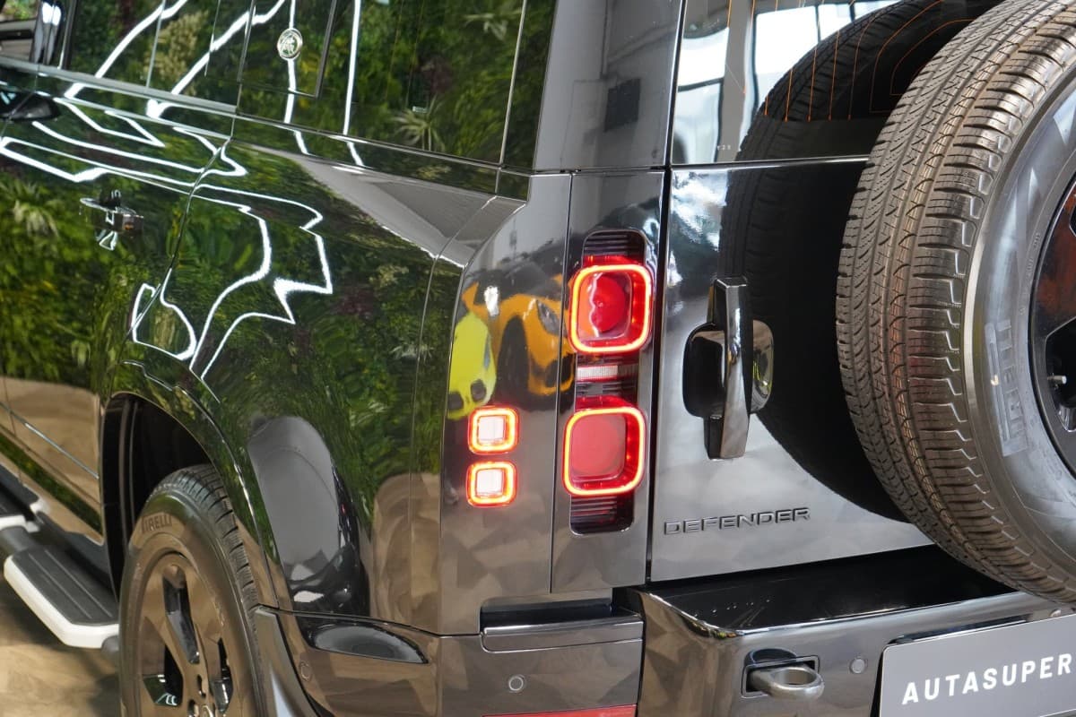 2022 Land Rover Defender - 8