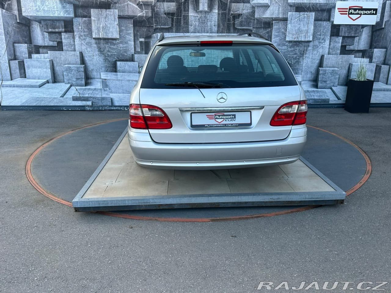 2004 Mercedes-Benz E-Class - 8