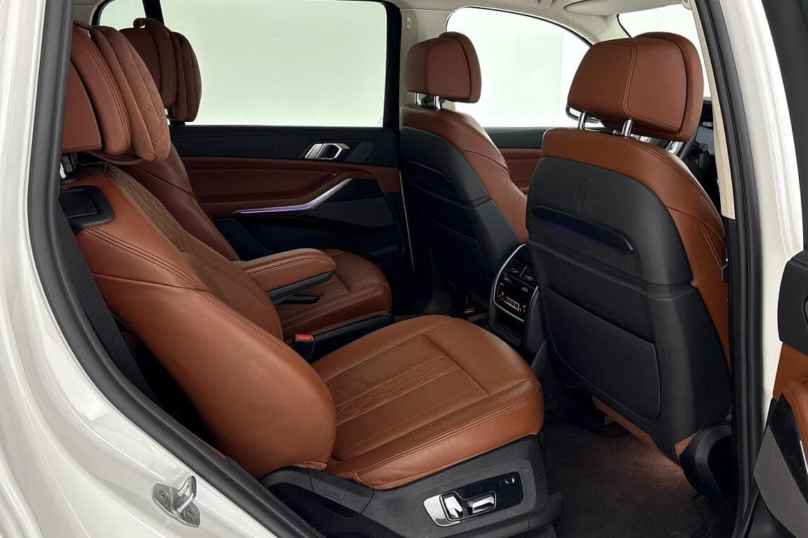 2021 BMW X7 - 14
